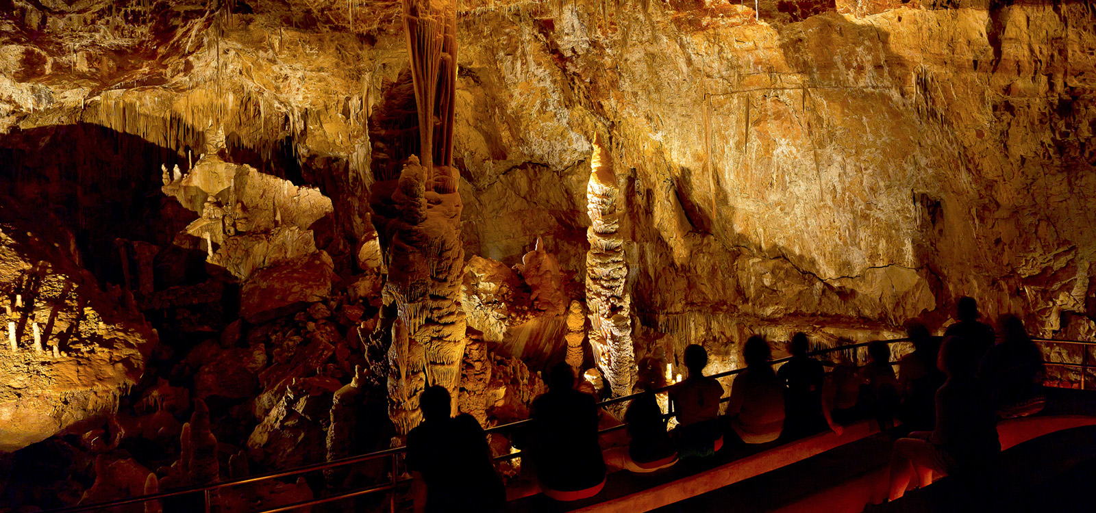 A group sits in front of Kubla Khan, a column formation in the Throne Room