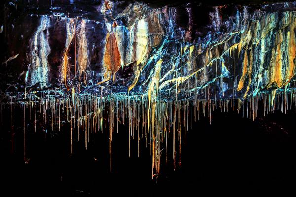 A photo of the photofluorescence of speleothems