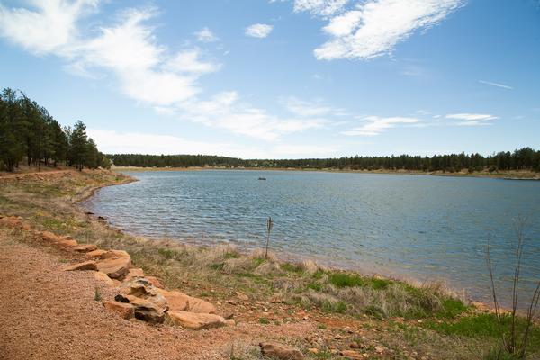 A view of Fool Hollow Lake from the lakeside hiking trail.